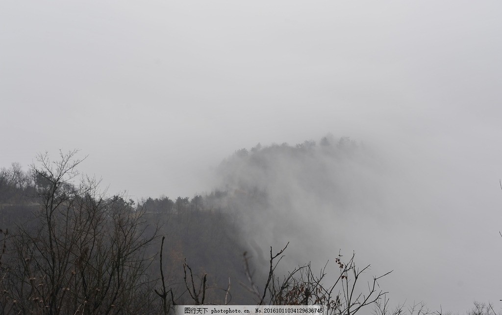 水墨山水 烟雾缭绕 云彩山 彩墨山水 树枝丫 雾中云彩山 建筑风景雕塑