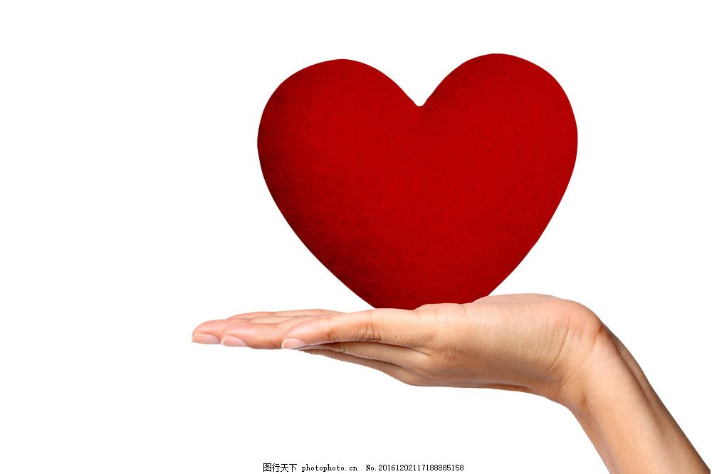 手捧着的桃心图片